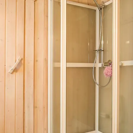 Stunning In W/ Sauna, Internet And 2 Bedrooms アパート トリシル